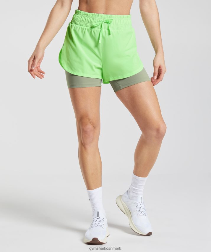 Kvinder Gymshark løber 2 i 1 shorts N4ZDDN52 irisgrøn/lys olivengrøn