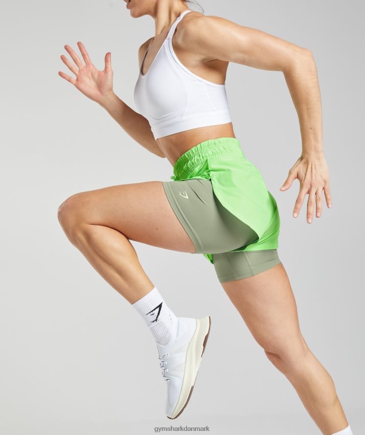 Kvinder Gymshark løber 2 i 1 shorts N4ZDDN52 irisgrøn/lys olivengrøn