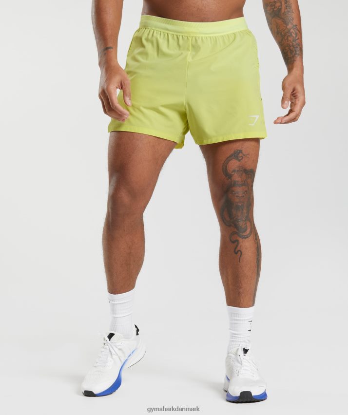Mænd Gymshark apex run 4 shorts N4ZDDN537 ildflue grøn