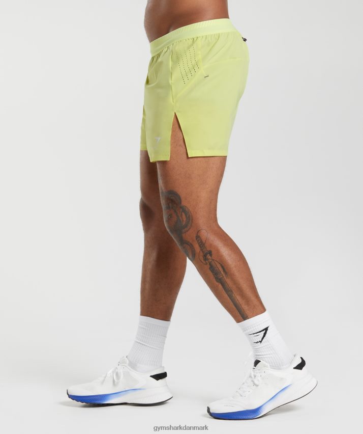 Mænd Gymshark apex run 4 shorts N4ZDDN537 ildflue grøn