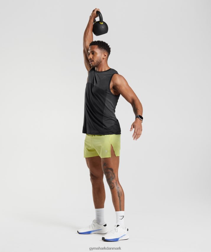 Mænd Gymshark apex run 4 shorts N4ZDDN537 ildflue grøn